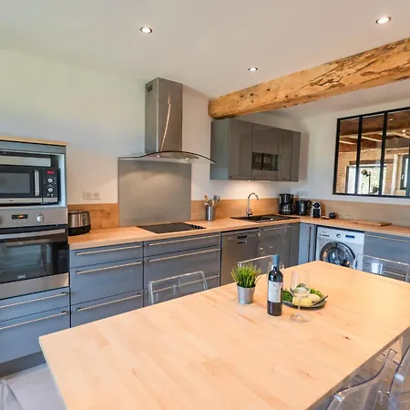 Les Ecures 1 * Champagne-et-Fontaine