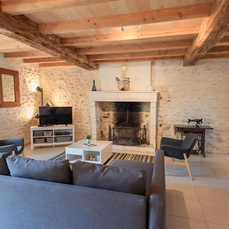 Les Ecures 1 Ferienhaus Champagne-et-Fontaine