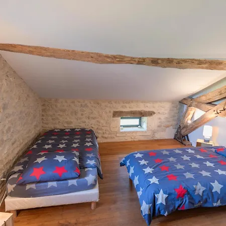 Les Ecures 1 * Champagne-et-Fontaine