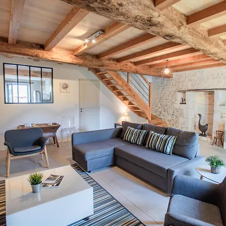 Les Ecures 1 * Champagne-et-Fontaine