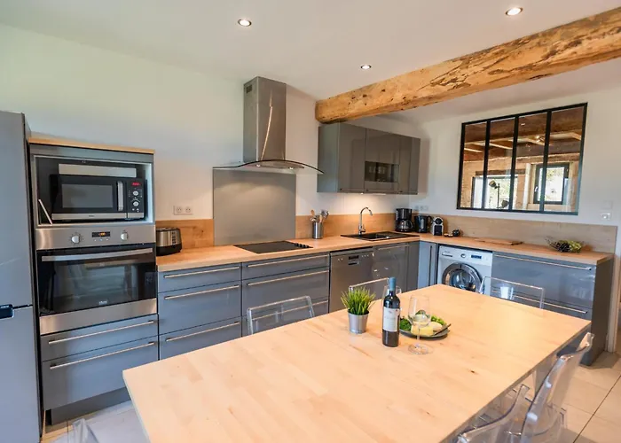 Les Ecures 1 * Champagne-et-Fontaine