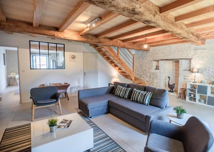 Les Ecures 1 * Champagne-et-Fontaine